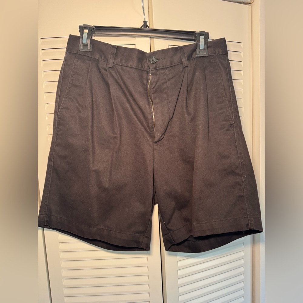 Roundtree & Yorke Dark Black Flat Front Shorts 30 waist